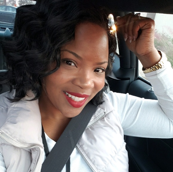 Meet your Posher, Janet - Picture 1 of 1